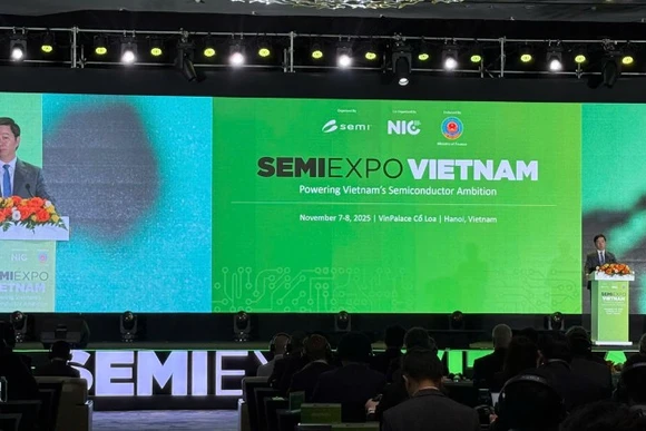 Thứ trưởng Khoa học và Công nghệ Bùi Hoàng Phương phát biểu tại SEMIExpo 2025. 