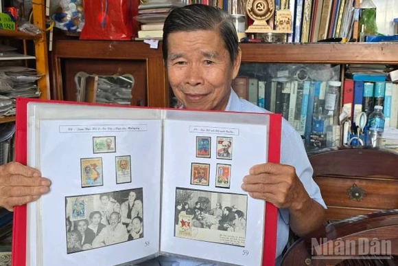 Ông Trần Hữu Huệ đam mê sưu tập tem Bác Hồ.