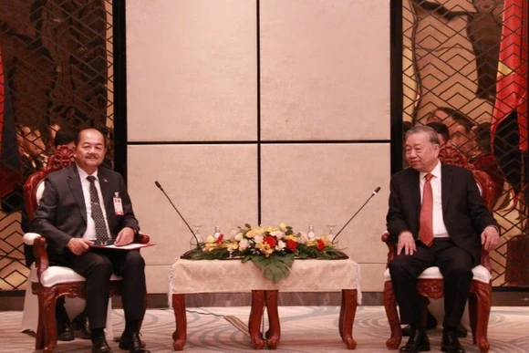 Tổng Bí thư Tô Lâm đã tiếp Chủ tịch Mặt trận Lào xây dựng đất nước Kikeo Khaykhamphithoune. (Ảnh: DUY TOÀN)