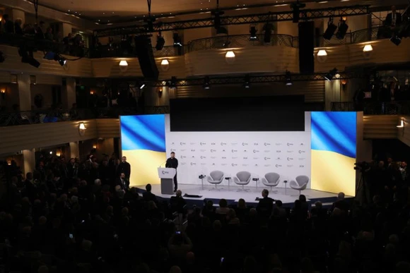 Tổng thống Ukraine Volodymyr Zelensky phát biểu tại Hội nghị An ninh Munich 2026. (Ảnh: TÂN HOA XÃ)