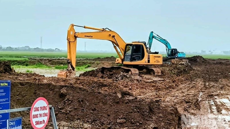 Thi công hạ tầng cụm công nghiệp Bình Minh (xã Kiến Xương, tỉnh Hưng Yên).