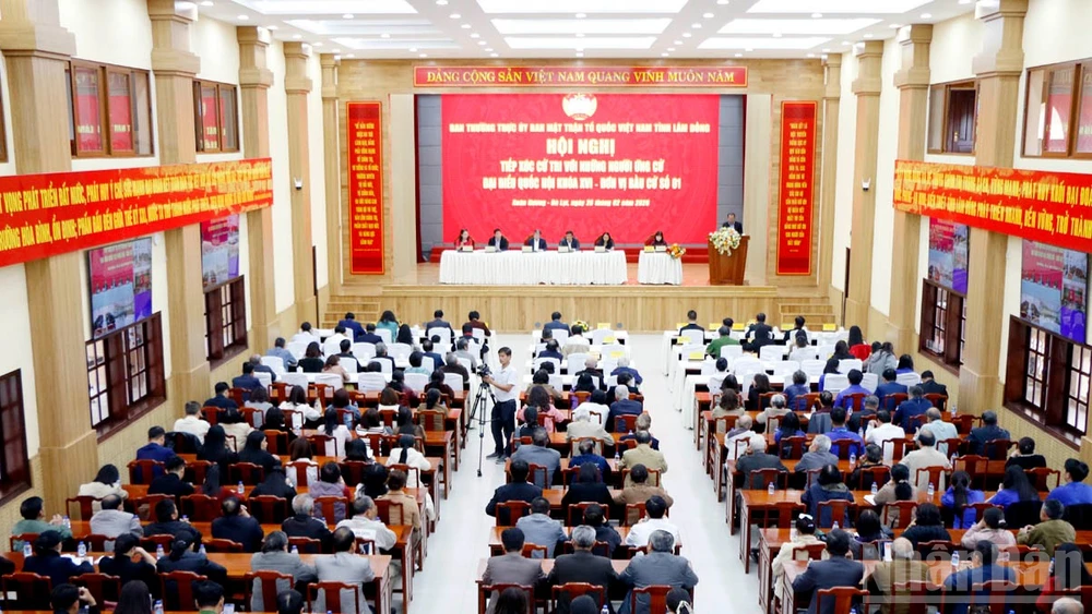 Quang cảnh hội nghị tại hội trường Tỉnh ủy Lâm Đồng.