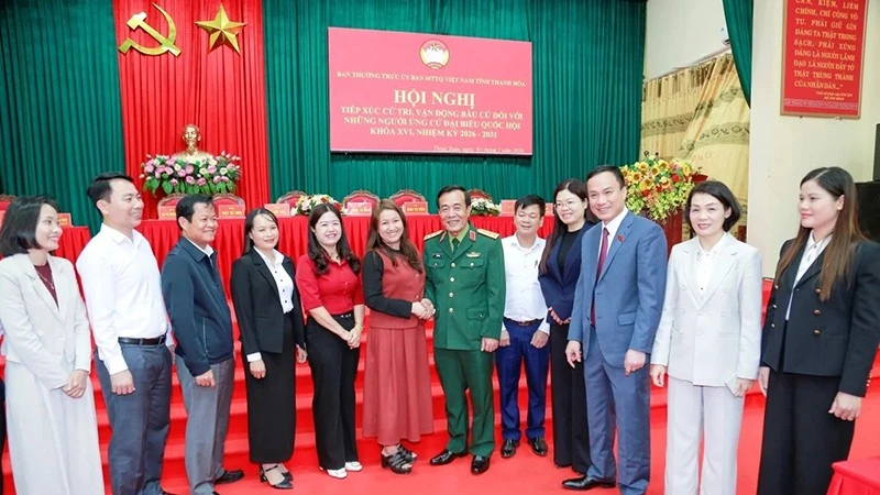 Các ứng cử viên đại biểu Quốc hội khóa XVI với cử tri xã Thiệu Toán, tỉnh Thanh Hóa.