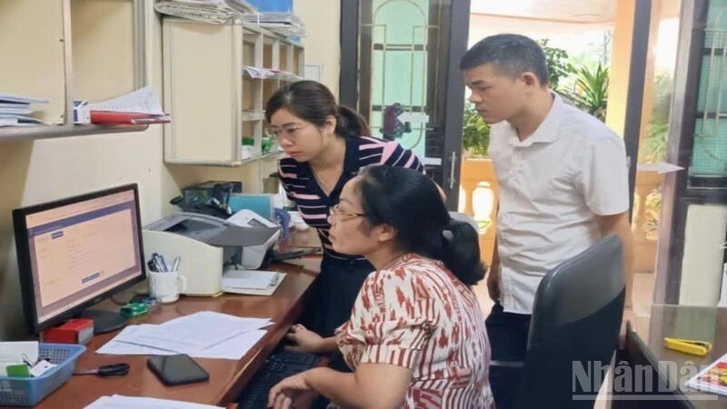 Cán bộ, công chức Sở Xây dựng tỉnh Hưng Yên bắt tay ngay vào hoạt động trong những ngày đầu tháng 7, bảo đảm không gián đoạn công việc.