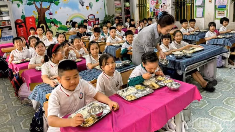 Một bữa ăn bán trú tại Trường tiểu học Trần Lãm (phường Trần Lãm, tỉnh Hưng Yên).