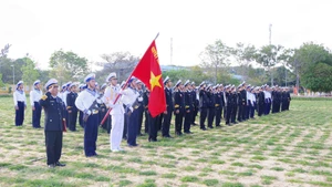 Lễ chào cờ đầu năm của cơ quan, đơn vị tại đất liền.