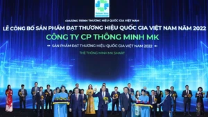 Lãnh đạo MK Smart nhận giải thưởng Thương hiệu Quốc gia