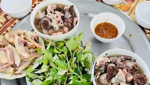 Lòng heo là món ăn được yêu thích rộng rãi trong ẩm thực Việt Nam. 