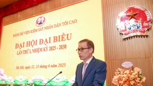 Đồng chí Lê Hoài Trung, Bí thư Trung ương Đảng, Chánh Văn phòng Trung ương Đảng, Phó Bí thư Thường trực Đảng ủy các cơ quan Đảng Trung ương phát biểu chỉ đạo Đại hội. (Ảnh: THẾ ĐẠI)