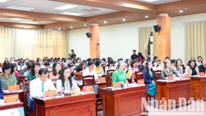 Các đại biểu tham dự hội thảo.