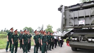 Tổng cục Hậu cần-Kỹ thuật kiểm tra phương tiện thực hiện nhiệm vụ A80.