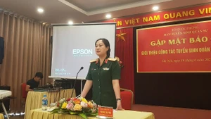 Thiếu tướng, Tiến sĩ Phùng Thị Phú, Phó Cục trưởng Quân huấn-Nhà trường, gửi lời chúc mừng các nhà báo nhân dịp kỷ niệm 100 năm Ngày Báo chí Cách mạng Việt Nam.
