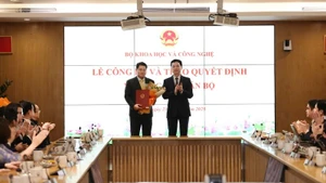 Bộ trưởng Nguyễn Mạnh Hùng đã trao Quyết định bổ nhiệm ông Nguyễn Trường Giang
