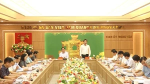 Ban Thường vụ Tỉnh ủy Hưng Yên làm việc với Ban Thường vụ Tỉnh ủy Thái Bình để hoàn thành các phương án nhân sự.