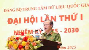 Thượng tướng Nguyễn Văn Long, Ủy viên Ban Thường vụ Đảng ủy Công an Trung ương, Thứ trưởng Công an phát biểu chỉ đạo Đại hội. (Ảnh: PHẠM CƯỜNG)