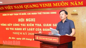 Đồng chí Hoàng Trọng Hưng, Phó Chủ nhiệm Ủy ban Kiểm tra Trung ương phát biểu tại hội nghị. (Ảnh: PHẠM CƯỜNG)