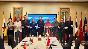 Các Đại sứ, Đại biện các nước ASEAN tại Kuwait tham gia lễ kỷ niệm. (Ảnh: Đại sứ quán Việt Nam tại Kuwait)