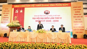 Đoàn Chủ tịch điều hành Đại hội Đảng bộ Vinataba.