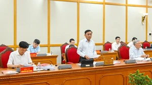 Tổ công tác của Bộ Chính trị, Ban Bí thư do đồng chí Trần Cẩm Tú, Ủy viên Bộ Chính trị, Thường trực Ban Bí thư chủ trì, làm việc với các Ban Thường vụ Tỉnh ủy về công tác chuẩn bị Đại hội đại biểu Đảng bộ tỉnh. (Ảnh: THỦY NGUYÊN)