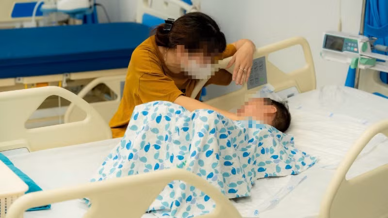 Bệnh nhi đang được theo dõi, chăm sóc tại Bệnh viện Nhi Hà Nội.