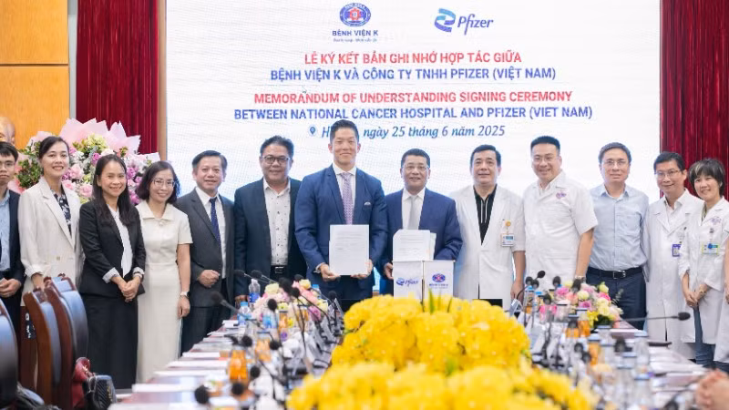 Lễ ký kết biên bản ghi nhớ hợp tác giữa Pfizer Việt Nam với Bệnh viện K.