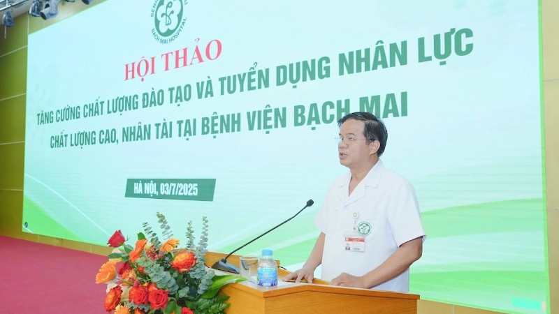 PGS, TS Đào Xuân Cơ, Giám đốc Bệnh viện Bạch Mai phát biểu tại hội thảo.