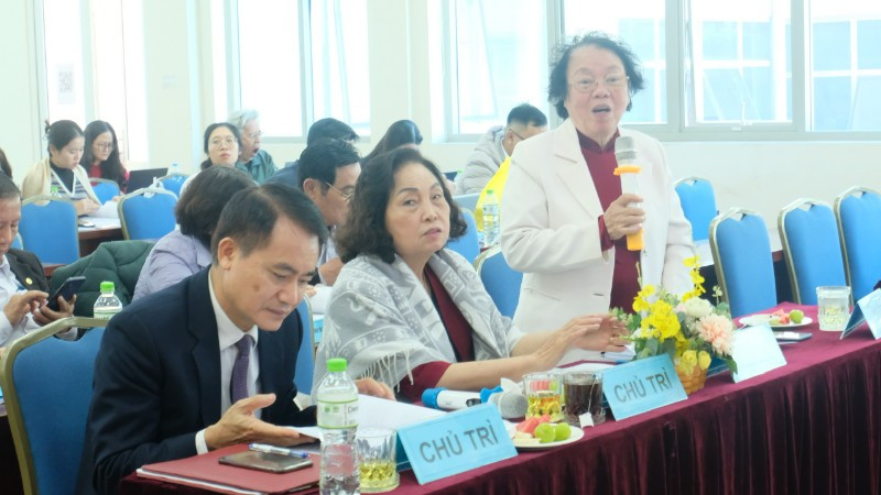 Các chuyên gia dinh dưỡng chủ trì hội thảo khoa học.