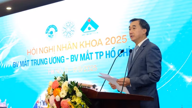 Thứ trưởng Y tế Trần Văn Thuấn phát biểu tại Hội nghị Nhãn khoa năm 2025.