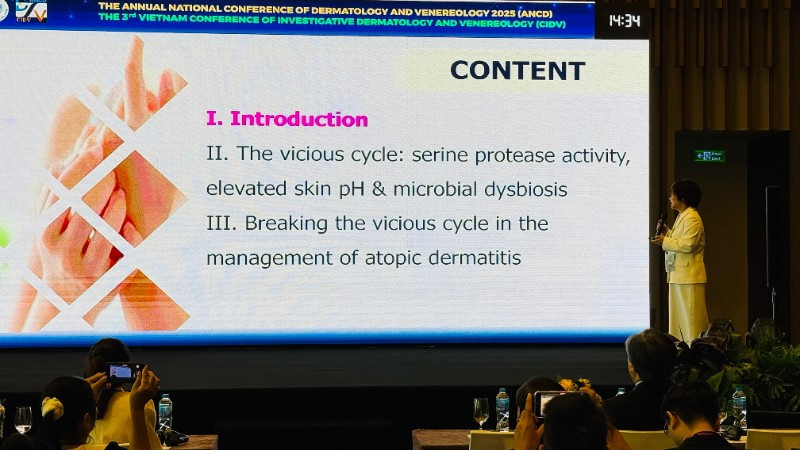 Làm đẹp phải đúng cách, đúng nơi Báo cáo viên trình bày tại hội nghị.