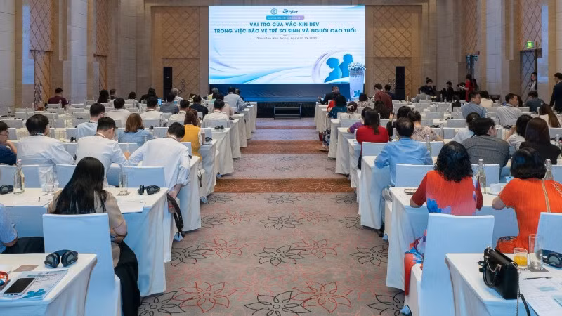 Quang cảnh hội nghị khoa học.