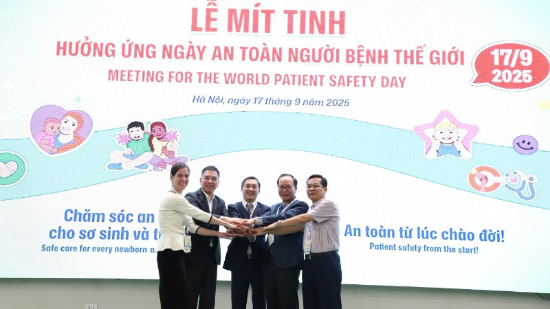 Đại diện Bộ Y tế, Tổ chức Y tế Thế giới tại Việt Nam hưởng ứng Ngày An toàn người bệnh thế giới (17/9).