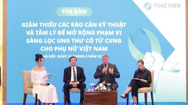 Các chuyên gia trao đổi các giải pháp thúc đẩy nỗ lực loại trừ ung thư cổ tử cung tại Việt Nam.