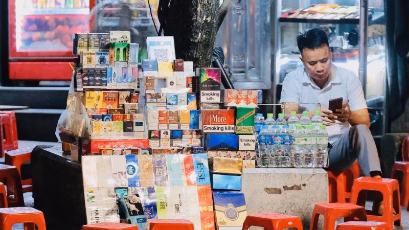 Thuốc lá ở Việt Nam khá rẻ và dễ tiếp cận.