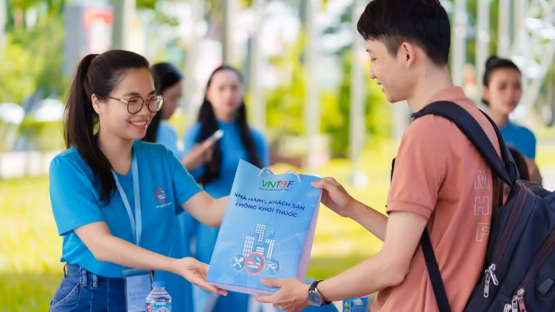 Ngày càng nhiều các tổ chức, cá nhân tích cực hưởng ứng phong trào xây dựng môi trường không khói thuốc.