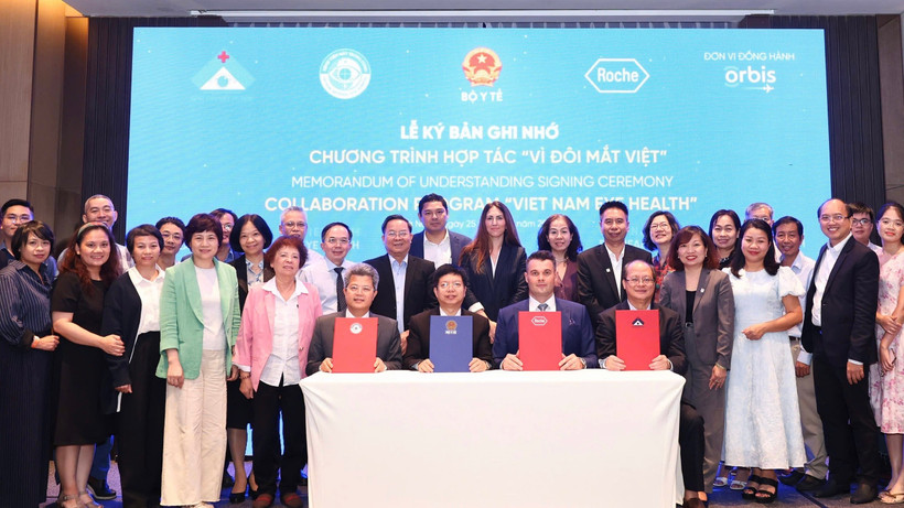 Quang cảnh lễ ký kết chương trình.