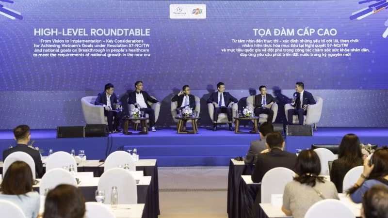Một phiên tọa đàm cấp cao tại Diễn đàn "Đối mới sáng tạo trong lĩnh vực y tế".