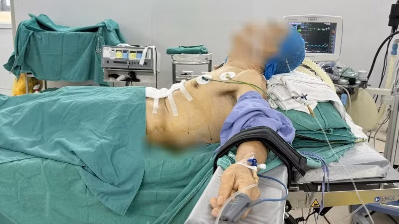 Tư thế nửa nằm nửa ngồi của bệnh nhân trong phòng phẫu thuật.