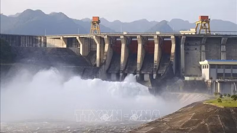 Bộ Nông nghiệp và Môi trường yêu cầu Công ty cổ phần thủy điện Thác Bà về việc điều chỉnh vận hành hồ chứa nhằm bảo đảm an toàn công trình và vùng hạ du. (Ảnh: TTXVN)