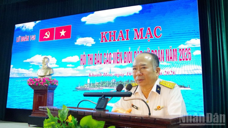 Đại tá Phạm Văn Thọ, Bí thư Đảng ủy, Chính ủy Lữ đoàn 146 phát biểu khai mạc hội thi.