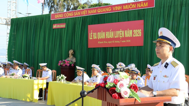 Đại tá Nguyễn Đình Giảng, Phó Giám đốc Học viện phát biểu tại lễ ra quân.