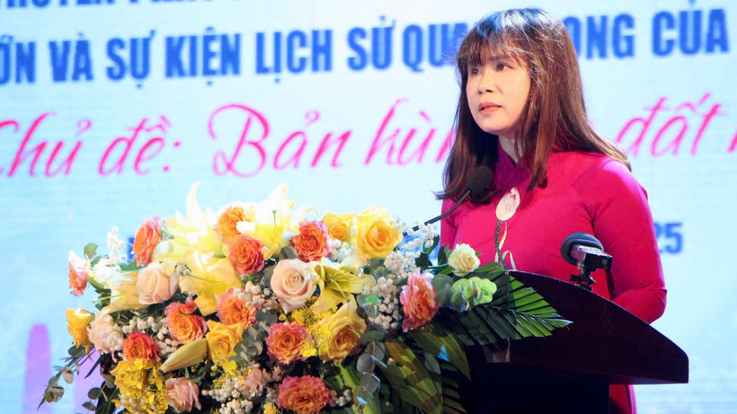 Cục trưởng Cục Văn hóa cơ sở, Gia đình và Thư viện Ninh Thị Thu Hương tại một sự kiện của ngành thư viện. (Ảnh CTTĐT). 