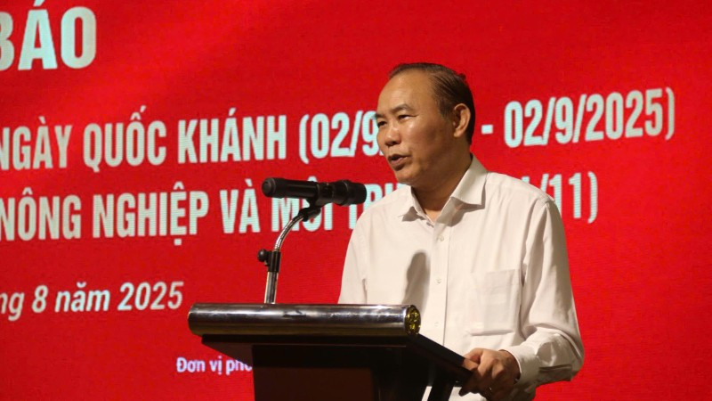 Thứ trưởng Phùng Đức Tiến phát biểu tại buổi họp báo.