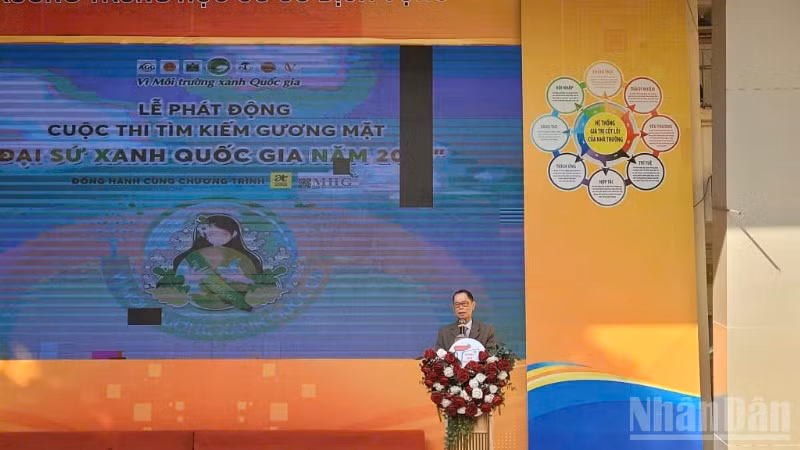 Tiến sĩ Trần Văn Miều, Phó Chủ tịch Hội Bảo vệ Thiên nhiên và Môi trường Việt Nam, Trưởng ban tổ chức phát biểu tại buổi lễ.