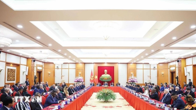 Tổng Bí thư Tô Lâm tiếp Trưởng đoàn các nước tham dự Lễ mở ký Công ước Liên hợp quốc về chống tội phạm mạng. (Ảnh: TTXVN)