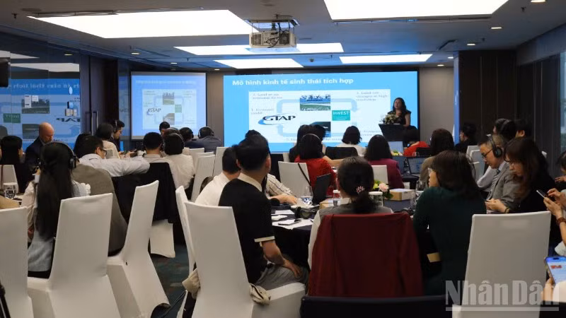 Toàn cảnh phiên hội thảo tại chuỗi sự kiện.