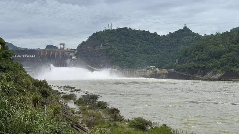 Bộ Nông nghiệp và Môi trường yêu cầu Công ty Thủy điện Hòa Bình đóng một cửa xả đáy hồ Hòa Bình kể từ 14 giờ ngày 31/7/2025. (Ảnh: THANH TRÀ)