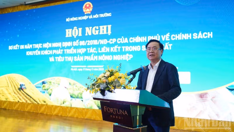 Thứ trưởng Nông nghiệp và Môi trường Võ Văn Hưng phát biểu tại Hội nghị.