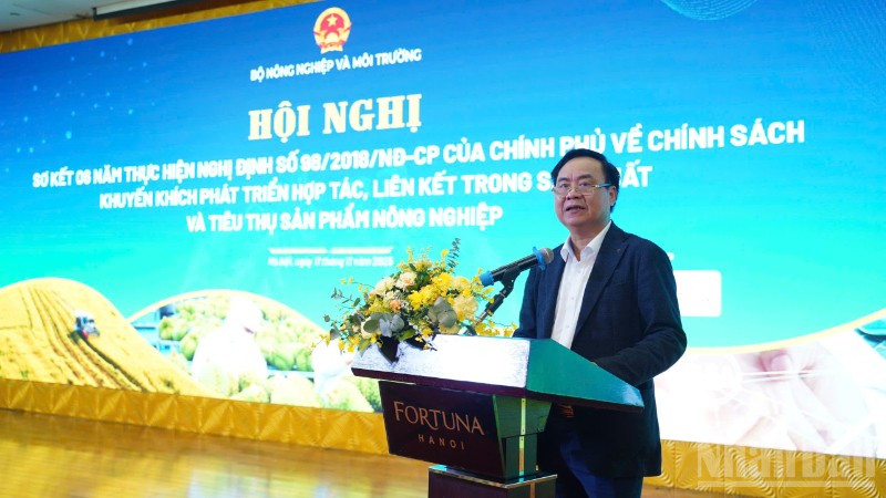 Thứ trưởng Nông nghiệp và Môi trường Võ Văn Hưng phát biểu tại Hội nghị.