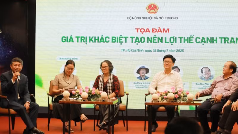 Diễn đàn “Giải pháp tăng sức cạnh tranh, thúc đẩy xuất khẩu chanh leo, chuối, dứa, dừa” do Bộ Nông nghiệp và Môi trường tổ chức sáng 18/7.