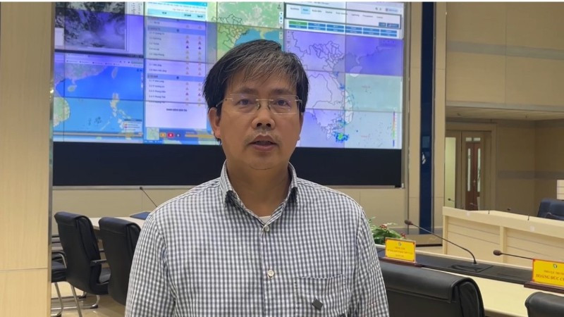 Ông Mai Văn Khiêm, Giám đốc Trung tâm Dự báo khí tượng Thủy văn quốc gia cảnh báo bão Kalmaegi là cơn bão rất mạnh, có thể duy trì cấp 14-15, giật trên cấp 17.